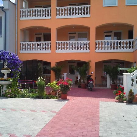 Studio Florida Sturovo Exterior photo