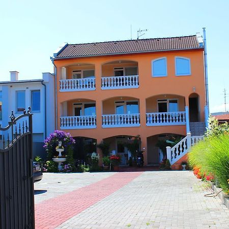 Studio Florida Sturovo Exterior photo
