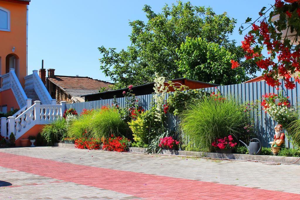 Studio Florida Sturovo Exterior photo