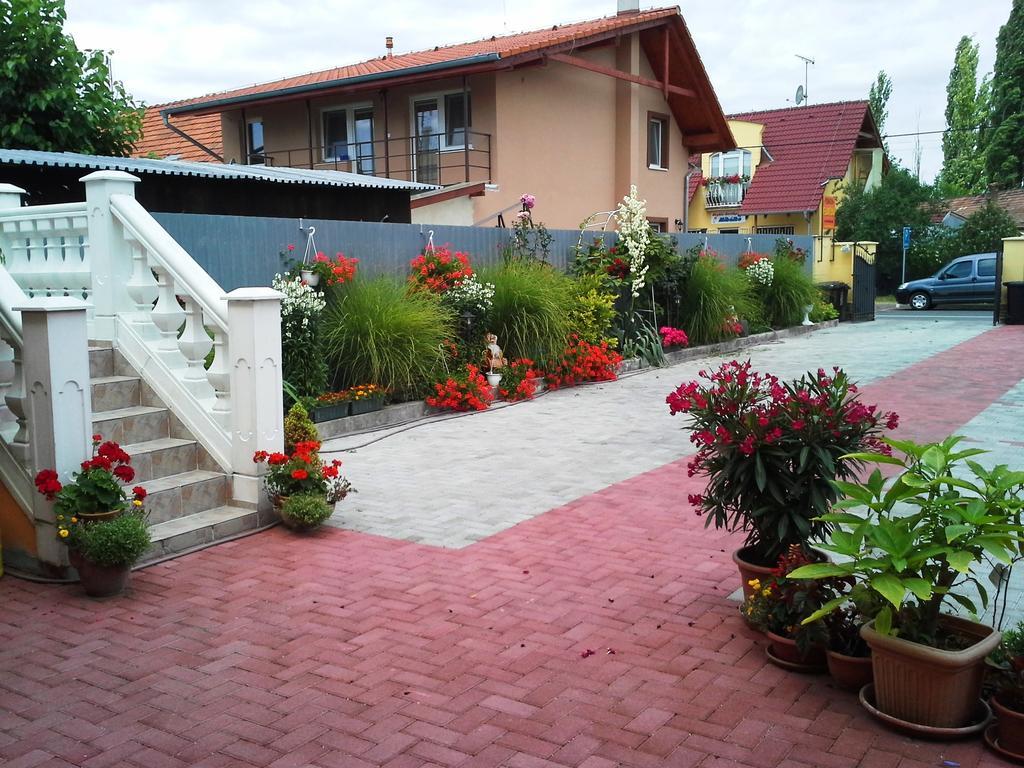 Studio Florida Sturovo Exterior photo